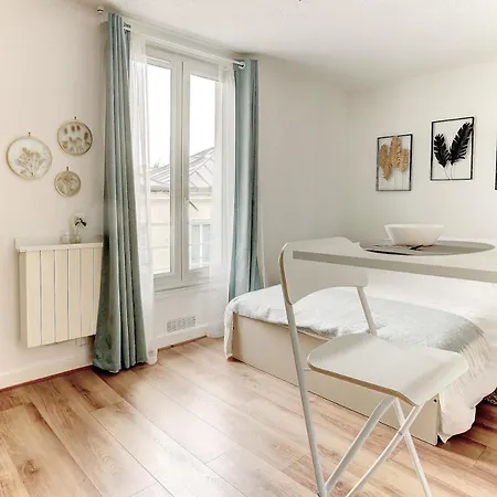 Le Courcillon Calme, Cour Privee & Proche Chateau 아파트 베흑사이으