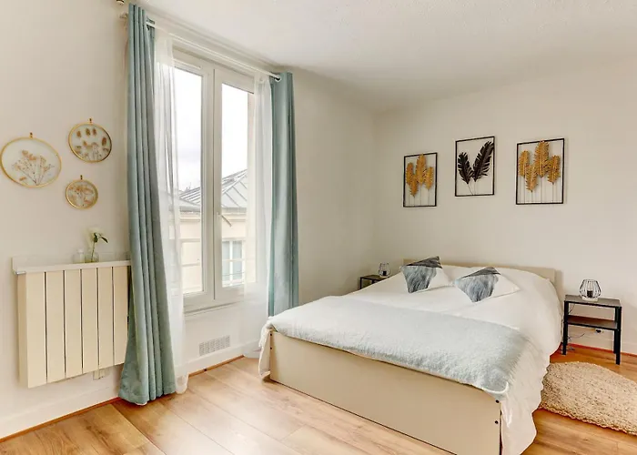 Le Courcillon Calme, Cour Privee & Proche Chateau Апартаменты *